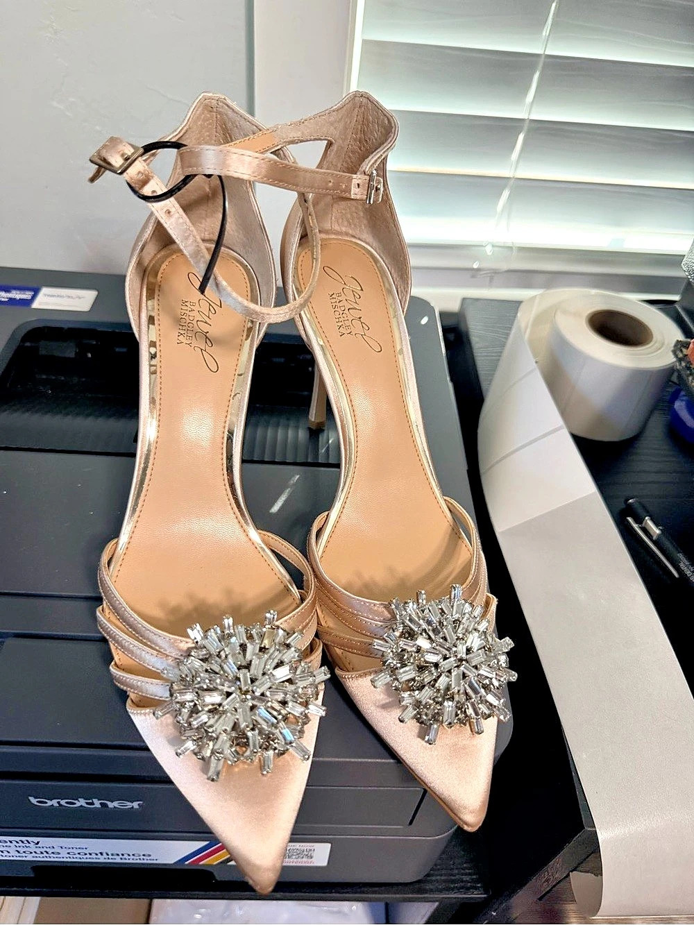 Badgley Mischka Jeweled Pointed-Toe Heels in Pink US 9 Like New - Picture 2 of 11